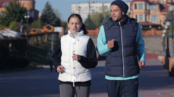 Koncepció a városi futás, sport, fitnesz és az emberek - Felvétel, videó