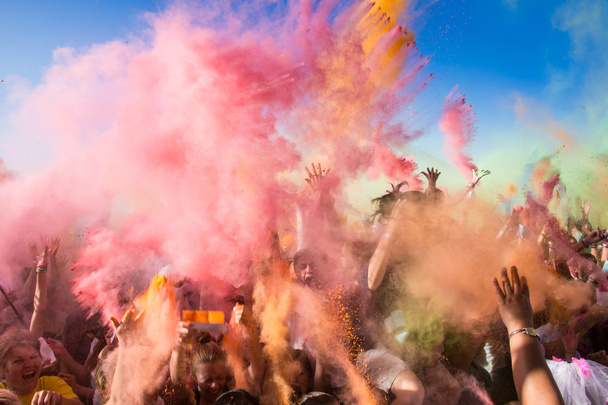 Renk Party, kimliği belirsiz insanların kalabalıklar - Fotoğraf, Görsel