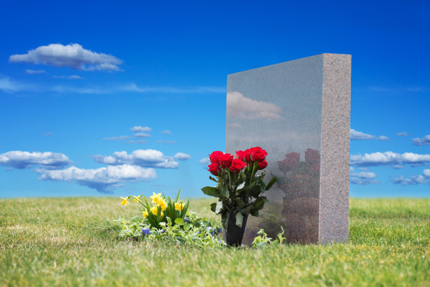 Надгробна плита з квітами
 - Фото, зображення