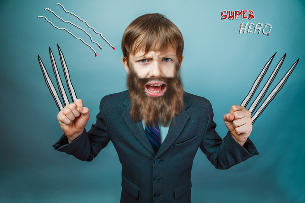 хлопчик супергерой підліток борода з лезом бритви і кігтем відома комічна маска підняла руки над головою
 - Фото, зображення