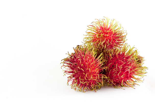 Rambutan on hedelmä Etelä-Aasian maku makea. Eristetty valkoisella pohjalla
 - Valokuva, kuva
