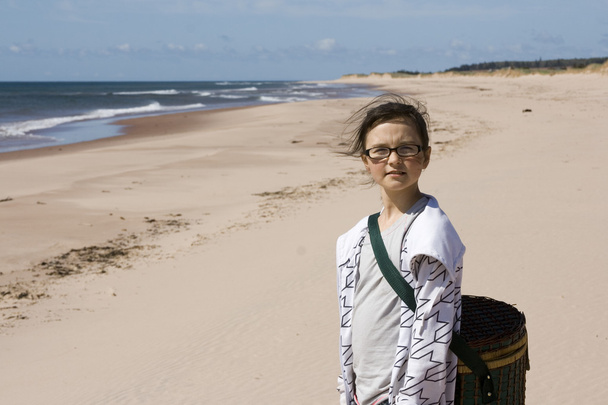 meisje op het strand - Foto, afbeelding
