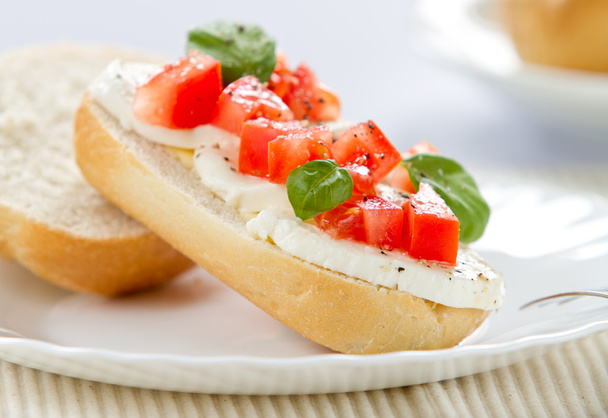 mozzarella de baguette mit und tomate - Photo, image