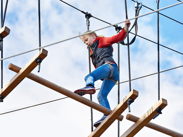 Brave girl is climbing to amusement park - Foto, afbeelding
