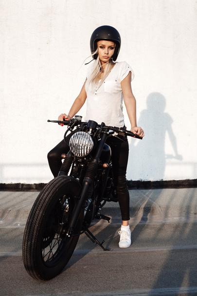 fashion female biker girl with vintage custom motorcycle - Fotoğraf, Görsel