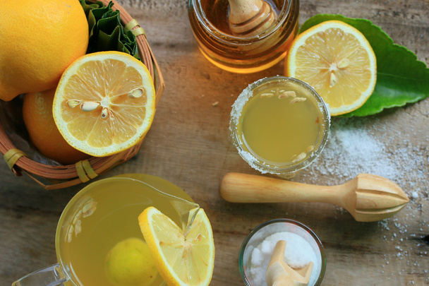 suco de limão com sal
 - Foto, Imagem