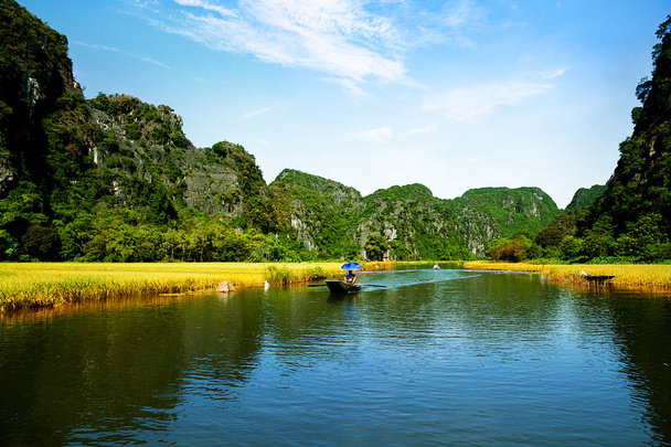 Landscape in Van Long natural reserve in Ninh Binh, Vietnam. Vietnam landscapes. - Foto, afbeelding