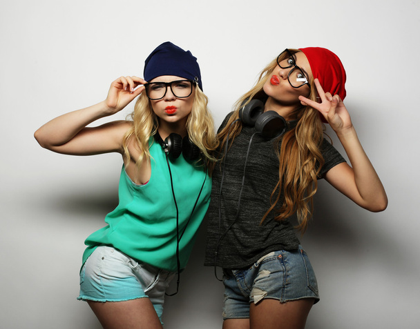 twee beste vrienden hipster meisjes - Foto, afbeelding
