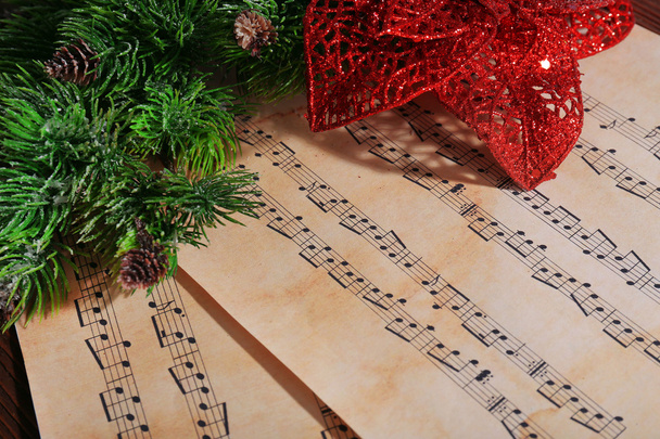 Zene és a karácsonyi dekoráció Vértes - Fotó, kép