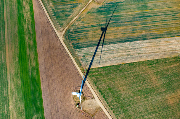 Luchtfoto op de windmolen - Foto, afbeelding