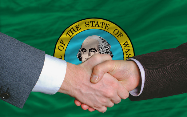 vor der amerikanischen Staatsflagge von West Washington zwei Geschäftsleute - Foto, Bild