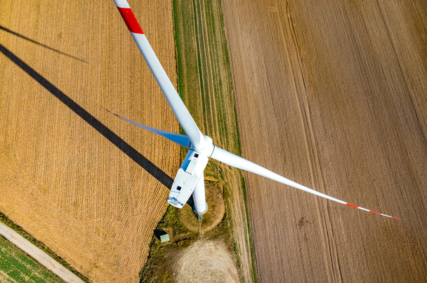 Luchtfoto op de windmolen - Foto, afbeelding