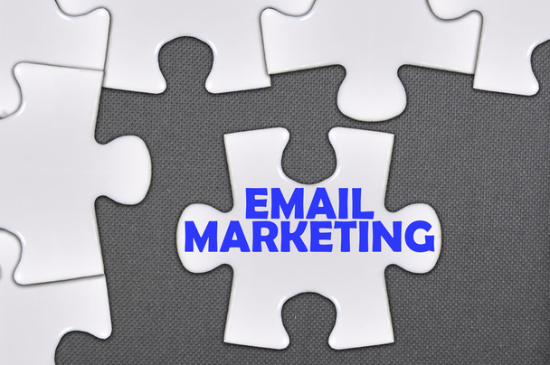 rompecabezas palabra escrita email marketing
 - Foto, imagen