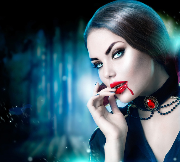 Beautiful halloween vampire woman - Φωτογραφία, εικόνα