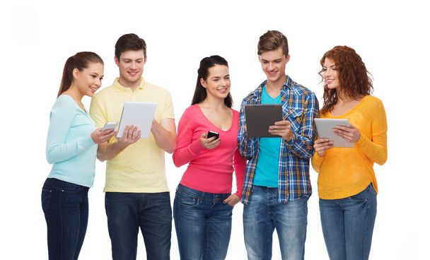 group of teenagers with smartphones and tablet pc - Foto, Imagen