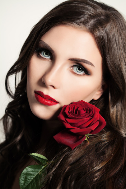 Beauty Portrait of Pretty Woman with Red Rose - Fotografie, Obrázek