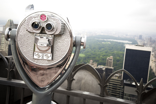 binoculars overlooking Central Park - Foto, afbeelding