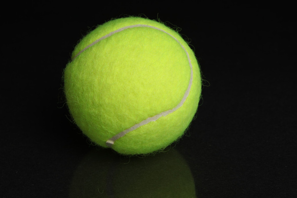 тенісний м'яч
 - Фото, зображення