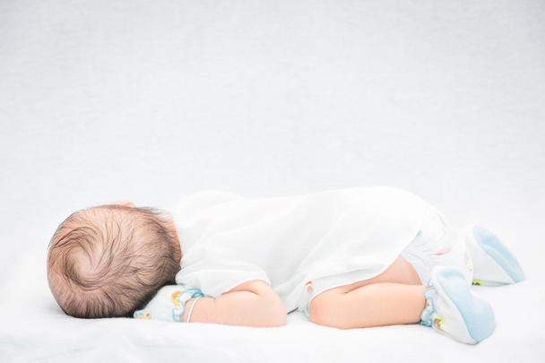 Peaceful baby lying on a bed while sleeping. - Foto, Bild
