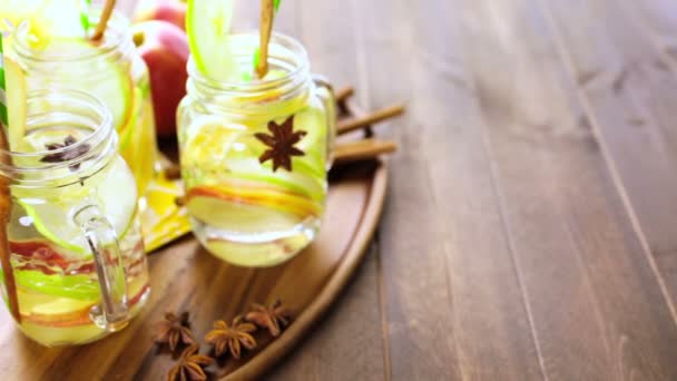 Infused apple water - Materiał filmowy, wideo