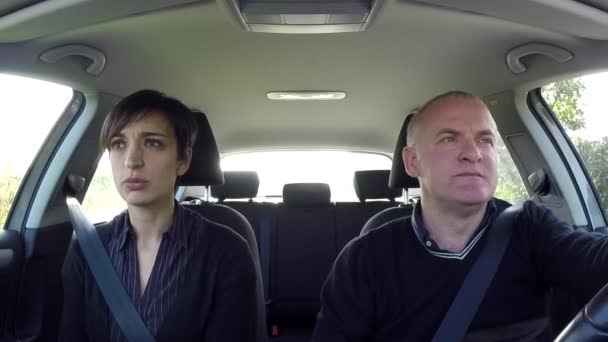 Nő, az autó mozgássérülés beteg emberek utazási hányinger - Felvétel, videó