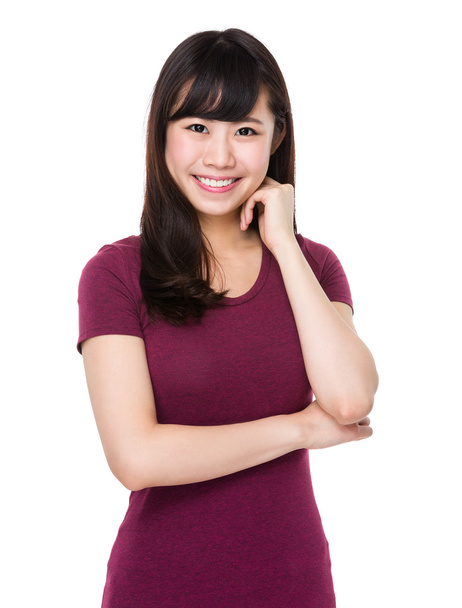 asiatische junge Frau mit der Hand am Kinn - Foto, Bild