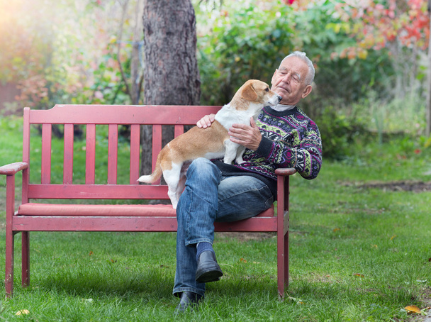 Starszy mężczyzna z psem - Zdjęcie, obraz
