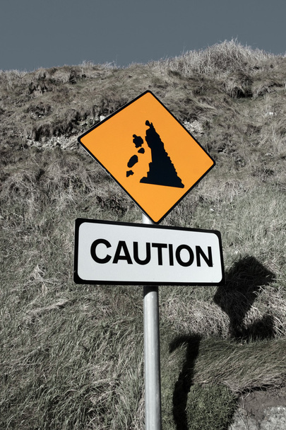 Földcsuszamlás Vigyázat és figyelmeztetés út jel - Fotó, kép