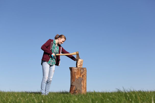 Girl chops wood - Photo, Image