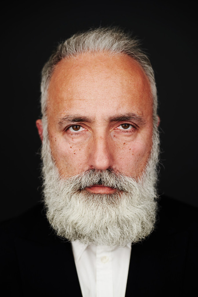 homem idoso barbudo em desgaste formal
 - Foto, Imagem