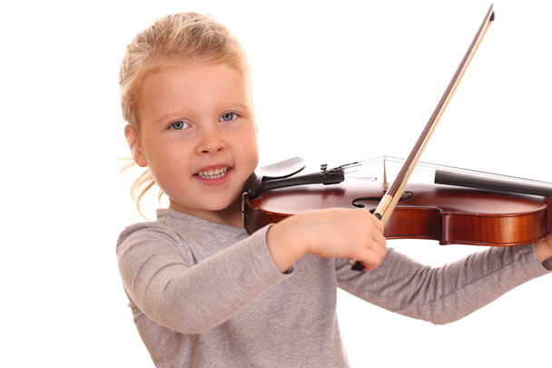 A young violinist - Foto, afbeelding
