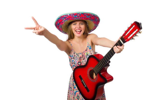 Vrouw in muzikaal concept met gitaar op wit - Foto, afbeelding