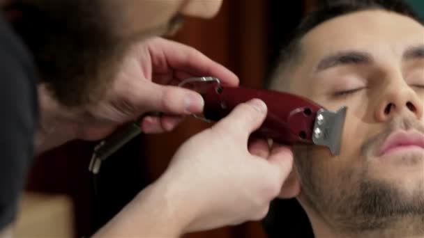 Barber shave and modeling beard at the hair salo - Footage, Video