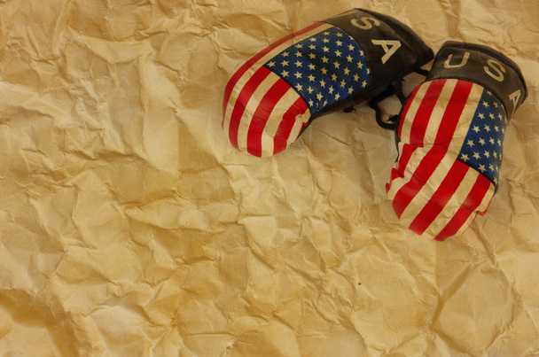 Par de luvas de boxe EUA na antiga textura de papel vintage para t
 - Foto, Imagem