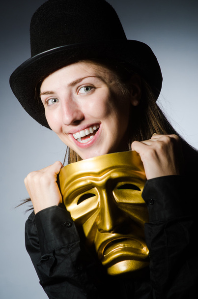 Frau mit Maske in lustigem Konzept - Foto, Bild