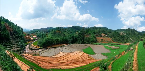 Riisipellot ja vesi rivitalo Mu Cang Chai, YenBai, Vietnam. Vietnamin maisema
. - Valokuva, kuva