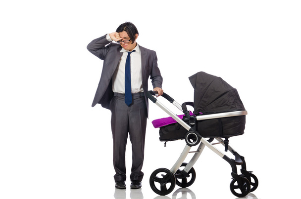 Grappige vader met baby en kinderwagen op wit - Foto, afbeelding