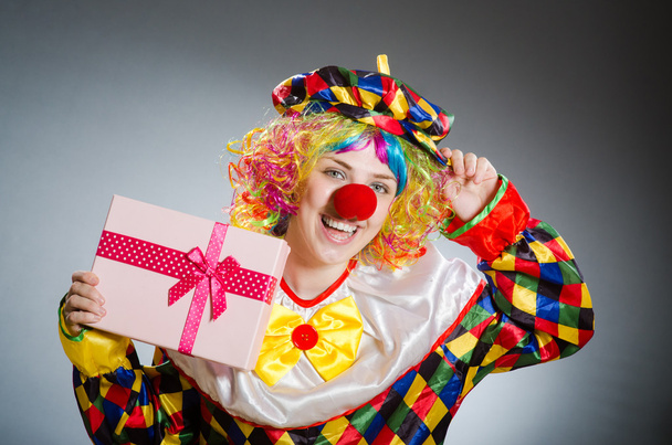Lustiger Clown im komischen Konzept - Foto, Bild