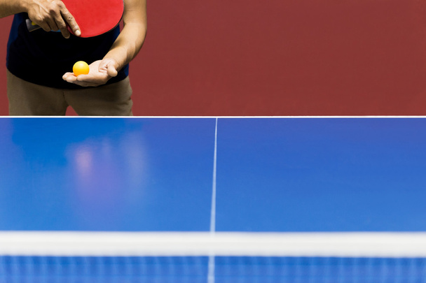 スポーツ プレーヤーのサービングの卓球の競争ゲーム - 写真・画像