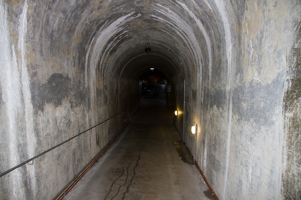 Eingang zum Bunker - Foto, Bild