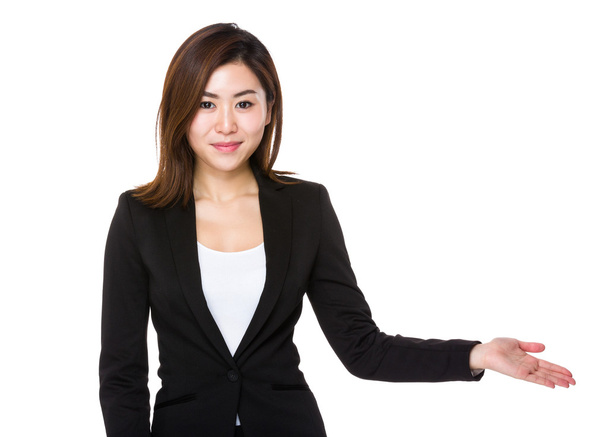 Молодая азиатская предпринимательница в деловом костюме
 - Фото, изображение