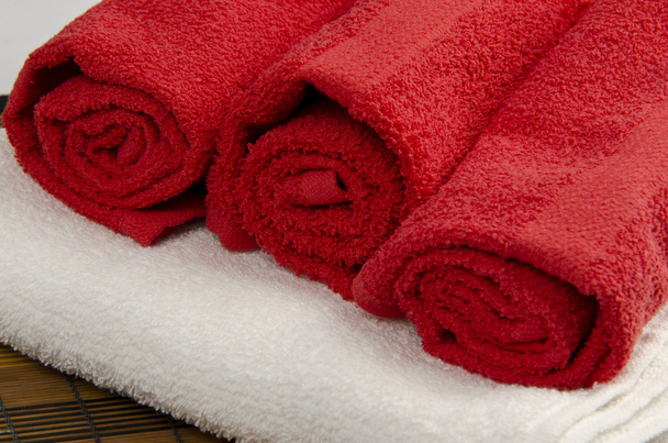 Tres toallas rojas
 - Foto, Imagen