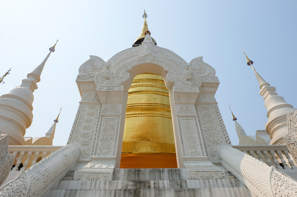ワット ・ スアン dok 寺、チェンマイ、タイで黄金の仏塔 - 写真・画像