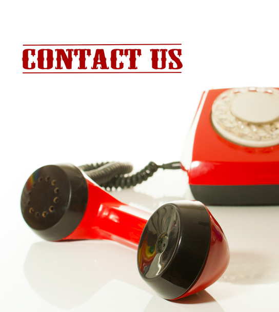 Telefone antiquado vermelho - Contacte-nos conceito
 - Foto, Imagem