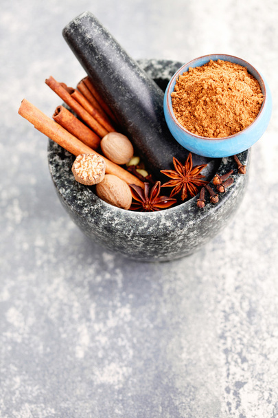 gingerbread spices with mortar and pestle - Fotografie, Obrázek