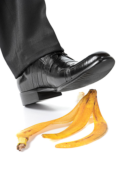 ビジネスマン徒歩スリップし、秋のバナナの皮 - 写真・画像
