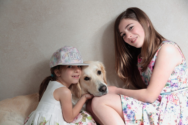 Mädchen mit ihrem Hund - Foto, Bild