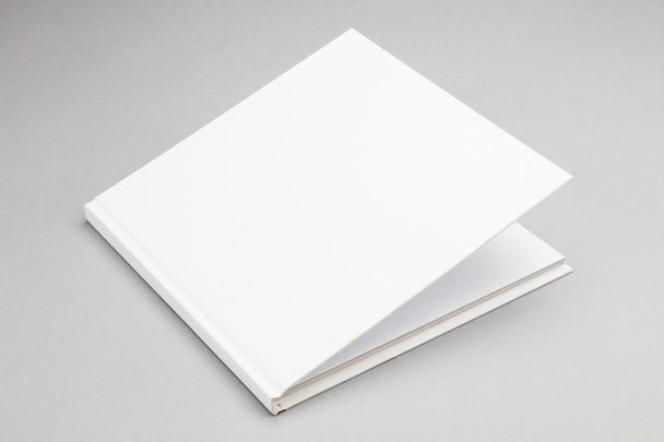 Libro en blanco cubierta blanca 8,5 x 8,5 in
 - Foto, imagen