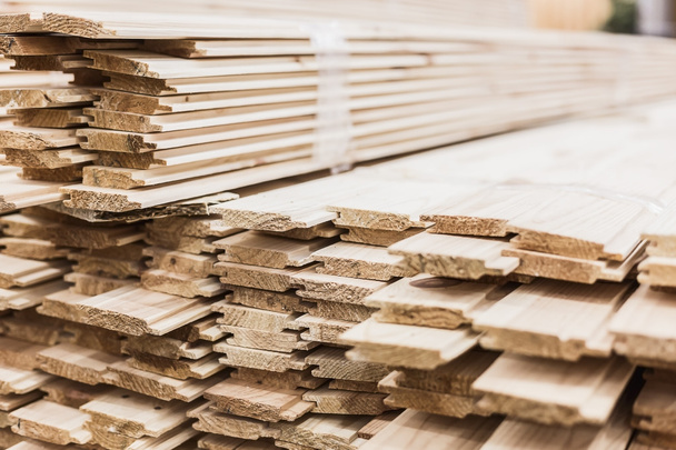 Hout hout bouwmateriaal voor achtergrond en textuur. - Foto, afbeelding