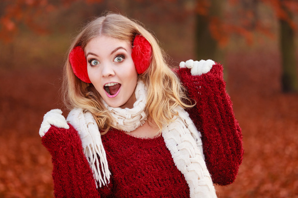 woman in red earmuffs. - Photo, image